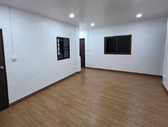 รูป  ให้เช่าบ้านเดี่ยว 2 ชั้น ย่านลาดพร้าว หมู่บ้าน ระเบียงทอง 4 ซอยนาคนิวาส 44 / ใกล้ทางด่วน ใกล้รถไฟฟ้า สถานีโชคชัย 4 /อยู่อาศ้ย หรือ Home Office  - รูปที่ 8/12