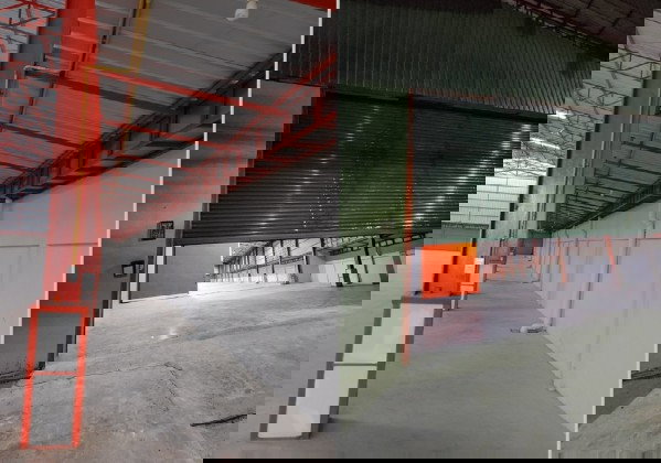 รูป ให้เช่าโกดัง พร้อมสำนักงาน ซอยลาดกระบัง เข้าซอยไม่ลึก ใกล้ โรบินสัน ลาดกระบัง พื้นที่โกดัง 1600 ตารางเมตร ทำเลดี รถเทรลเลอร์เข้าออกได้ - รูปที่ 10/11