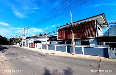 โรงงาน เขตบางขุนเทียน : ขายโรงงานบางกระดี่-พระราม 2 2 งาน 14 ตร.ว. พร้อมใบ รง.4 หายาก! ประหยัดต้นทุนด้วย Solar Cell 42 kW | รถเทรลเลอร์เข้า-ออกสะดวก
