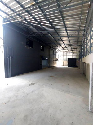 เช่าโรงงาน ถนนพระราม 2 : ให้เช่า โกดังรีโนเวทใหม่ ถนน พุทธบูชา พื้นที่ใช้สอยรวม 1,870 ตรม. 