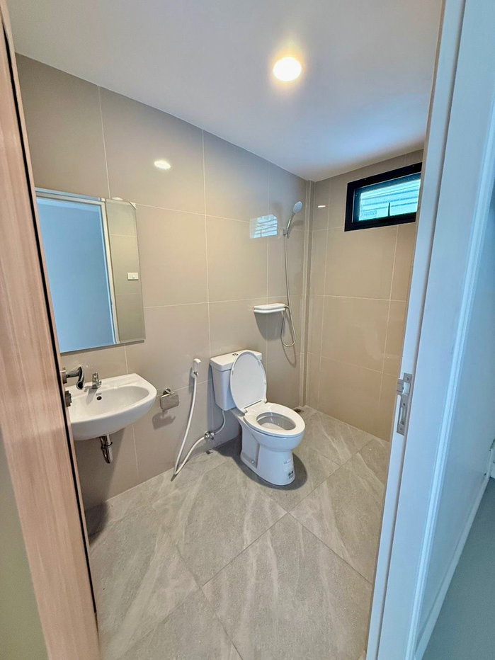 รูป ให้เช่าทาวน์โฮมหรู Klang Ni Was Sukhumvit 49 ทำเลทองกลางสุขุมวิท พื้นที่ใช้สอยใหญ่ พร้อมอยู่ เดินทางสะดวก เข้าออกได้หลายเส้นทาง (เลี้ยงสัตว์ได้) - รูปที่ 11/25