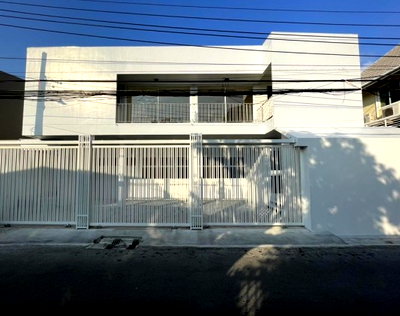 เช่าโฮมออฟฟิศ MRT สุทธิสาร :  ให้เช่าโฮมออฟฟิศ / บ้านเดี่ยว 2 ชั้น  สุทธิสาร ห้วยขวาง / ซอยวัฒนานิเวศน์ / ใกล้ MRTสุทธิสาร / Renovate ใหม่ทั้งหลัง /อยู่อาศัย หรือ Home Office