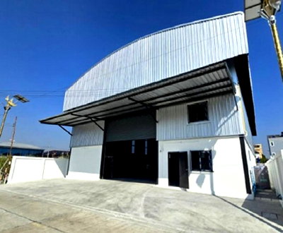 เช่าโรงงาน บางพลี สมุทรปราการ : ให้เช่าโกดัง พร้อมสำนักงาน พื้นที่ 520 ตารางเมตร ซอยลาดกระบัง 14/1 โกดังสร้างใหม่ / รถเทรลเลอร์เข้าได้ จอดลงของได้