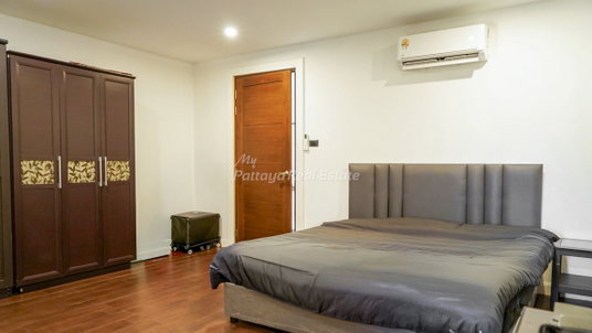 🛏️ 1 ห้องนอน - 🛁 1 ห้องน้ำ - 🏙️ City View - 🌏 ชื่อชาวต่างชาติ - 🏢 Jomtien Beach Penthouses Pattaya - รหัส: JBP02