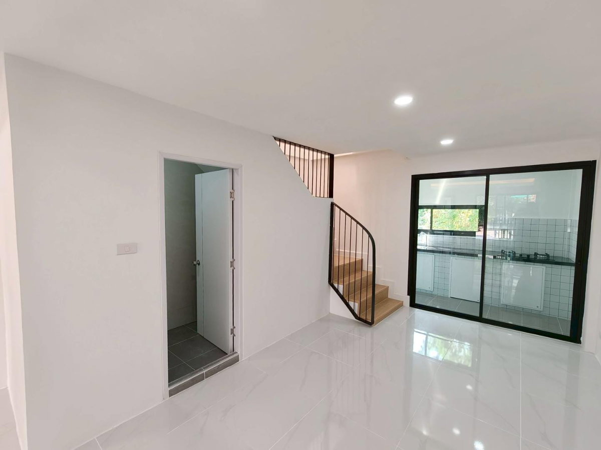 รูป 🏠🔥 ทาวน์โฮม 2 ชั้น ย่านมีนบุรี–รามอินทรา ทำเลฮิต เดินทางง่าย พร้อมอยู่ทันที 🔥🏠 - รูปที่ 18/30