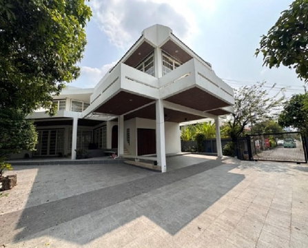  ให้เช่าบ้านเดี่ยว 2 ชั้น ซอยปรีดีพนมยงค์ เข้าซอยไม่ลึก / สุขุมวิท 71 / อยู่อาศัย Home Office จดบริษัทได้ หรือ ทำธุรกิจร้านกาแฟได้ เหมาะหลากหลายธุรกิจ