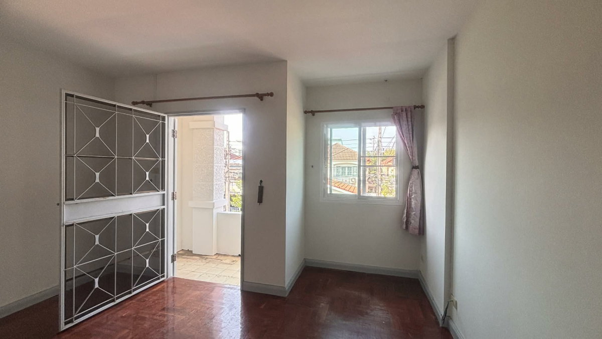 รูป ขาย ทาวน์เฮ้าส์ 2 ชั้น หมู่บ้าน สิรีนเฮ้าส์ วัชรพล รีโนเวท สวย ใหม่ ฟรีโอน - รูปที่ 19/22