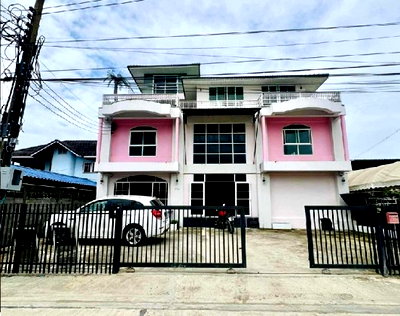 เช่าสำนักงาน ซอยอ่อนนุช (สุขุมวิท 77) : ให้เช่าอาคารสำนักงาน 4 ชั้น ซอยพัฒนาการ 97  / แอร์ 3 เครื่อง (คนเช่าติดเพิ่มเองได้) / จอดรถ 5-6 คัน / เหมาะหลากหลายธุรกิจ จดบริษัทได้