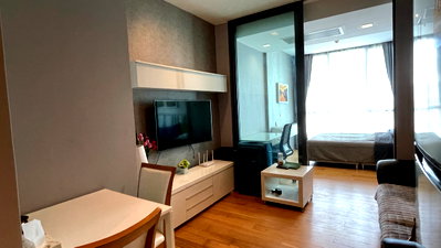 Condos for rent : Best Price 💗 For rent Hyde Sukhumvit 13 beautiful room good price city view high floor fully furnished. DS2501 | Line @Dstay