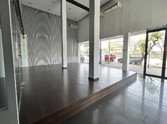 รูป  ให้เช่าอาคารสำนักงาน / โชว์รูม 4 ชั้น ริมถนนกิ่งแก้ว (ริมถนน) /Renovate ใหม่ /เหมาะเป็นสำนักงาน , showroom , อื่น ๆ จดบริษัทได้ - รูปที่ 6/20