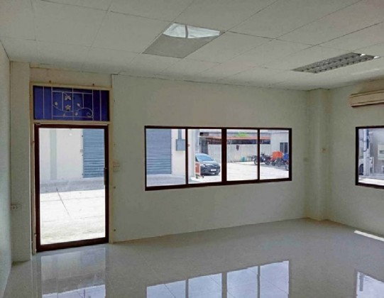 รูป ให้เช่าโกดัง พร้อมสำนักงาน พื้นที่ใช้สอยรวม 1200 ตารางเมตร / ริมถนนพระราม 2 ซอยพุทธบูชา ต้น ๆ / ใกล้ทางด่วน ดาวคะนอง / รถเทรลเลอร์ เข้าออกได้ - รูปที่ 14/17