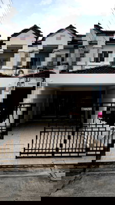 ทาวน์โฮม กรุงเทพมหานคร : ขาย ทาวน์เฮ้าส์ 2 ชั้น หมู่บ้าน สิรีนเฮ้าส์ วัชรพล รีโนเวท สวย ใหม่ ฟรีโอน