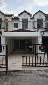 ขาย ทาวน์เฮ้าส์ 2 ชั้น หมู่บ้าน สิรีนเฮ้าส์ วัชรพล รีโนเวท สวย ใหม่ ฟรีโอน