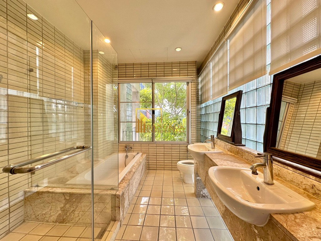 รูป Expansive 4 Bedroom Duplex Apartment For Rent in Thonglor - BR21050AP - รูปที่ 39/49