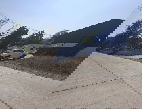 รูป ให้เช่าโกดังพร้อมสำนักงาน ติดถนนใหญ่ / พื้นที่ 800 ตารางเมตร / มีเครนยกของ ขนาด 3 ตัน / ทำเล คลอง 11 ลำลูกกา / รถเทรลเลอร์ เข้าออก สะดวก - รูปที่ 4/12