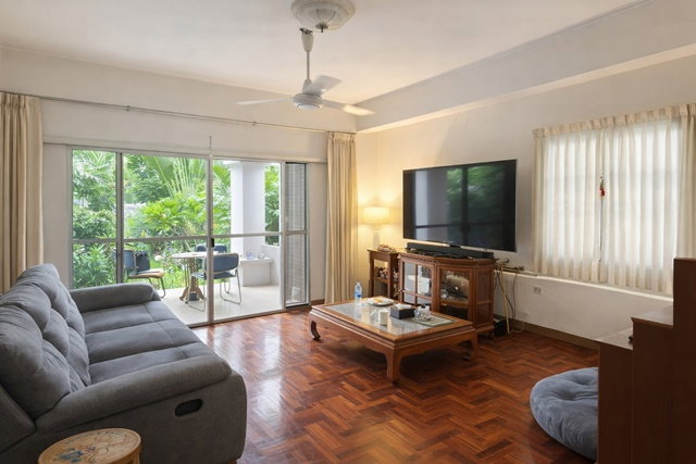 รูป ถูกกว่าโรงแรม คฤหาสน์หรู 2 ชั้น รีโนเวทใหม่ 4นอน ใกล้BTSนานา 300 ม. ปล่อยเช่าขาดทุน40%4 น้ำ โรงแรมโนโวเทล กรุงเทพ สุขุมวิท4 70 ตร.ว. - รูปที่ 4/8