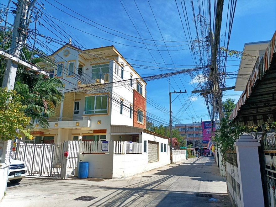 รูป ทาวน์เฮ้าส์ 3 ชั้น โครงการ สวนนารายณ์ (หลังมุม) ซอยช้างเผือก 3 ช้างเผือก อ.เมืองนครราชสีมา จ.นครราชสีมา (ราคาถูก! 2,500,000 บาท) - รูปที่ 2/16