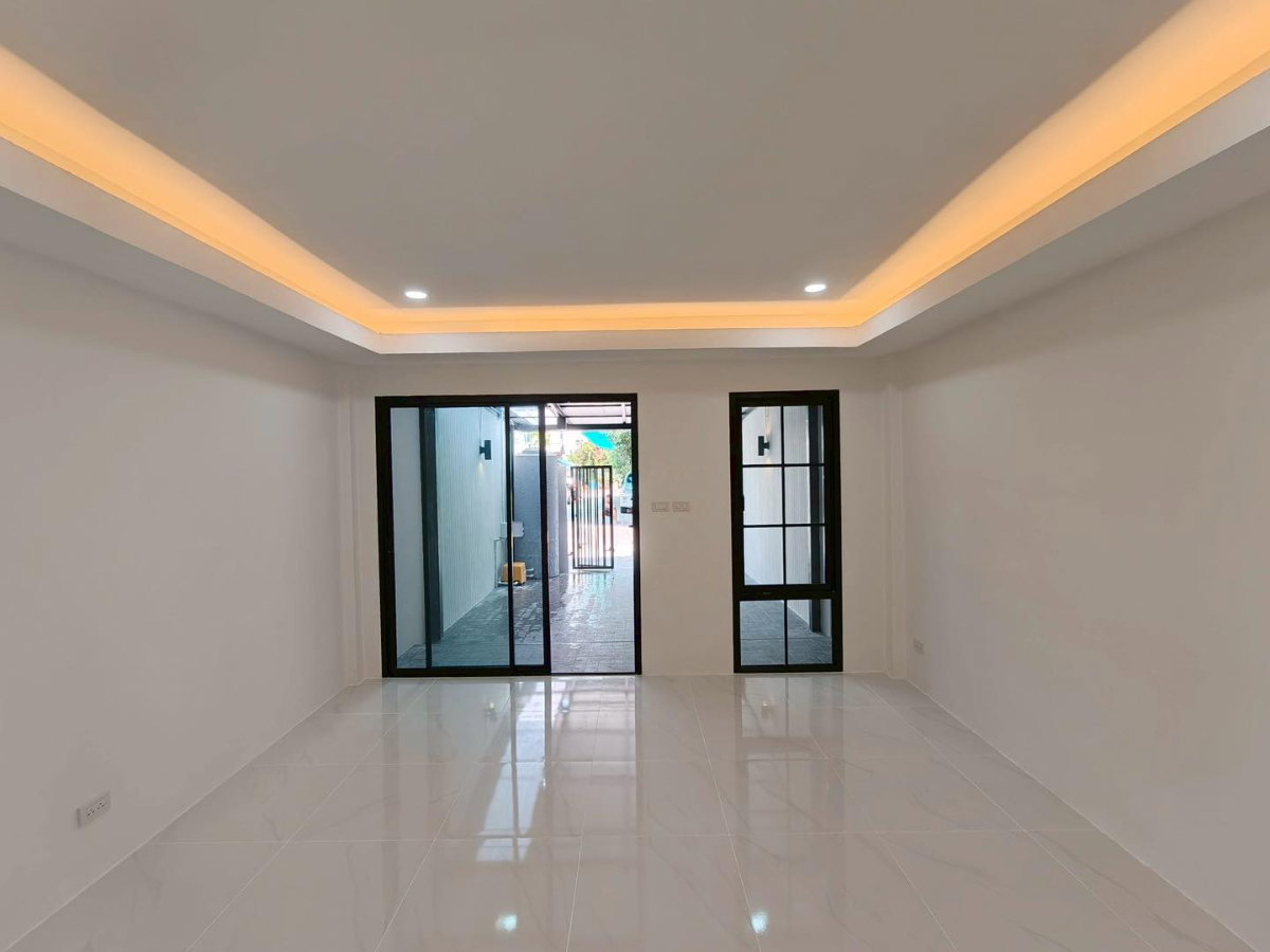 รูป 🏠🔥 ทาวน์โฮม 2 ชั้น ย่านมีนบุรี–รามอินทรา ทำเลฮิต เดินทางง่าย พร้อมอยู่ทันที 🔥🏠 - รูปที่ 27/30