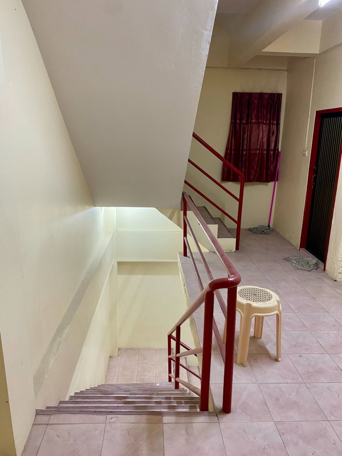 รูป ขายอาคารพาณิชย์ 4 ชั้น 2 คูหา ถ.หนามแดง ตกแต่งแล้วพร้อมเข้าอยู่ แบ่งขายคูหาละ 8.5 ล้าน 50 ตร.ว. ใกล้MRT สถานีศรีด่าน - รูปที่ 8/15