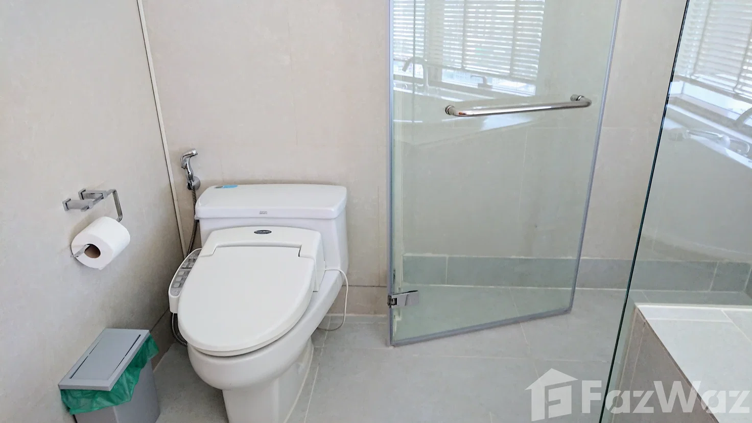 รูป คอนโดให้เช่า 2 ห้องนอน ในโครงการ ดิ เอ็มโพริโอ เพลส 6135306 - รูปที่ 25/29