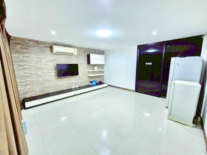 3-bed townhouse for rent, 280 sqm, 23 sq wah, Phaya Thai