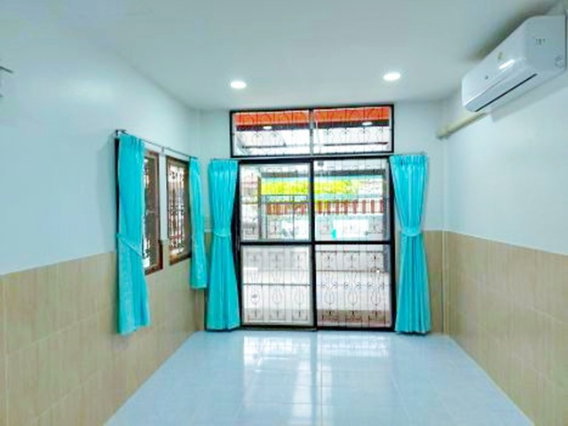 รูป ทาวน์เฮาส์ 2ชั้น ตกแต่งใหม่ครบ ใกล้รพ. มงกุฏวัฒนะ 500 ม. ใกล้ MRT แจ้งวัฒนะ14 600ม. 3นอน 2น้ำ และตลาดเมืองทอง 24ตร.ว. 192ตร.ม. - รูปที่ 3/8