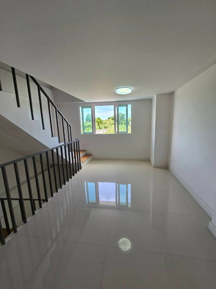 รูป 🎈📢ให้เช่า ทาวน์โฮม /โฮมออฟฟิตห้องมุม 3.5 ชั้น ติด ABAC บางนา โครงการเมทโทรบิซทาวน์ บรรยากาศสไตล์ยุโรป - รูปที่ 8/15