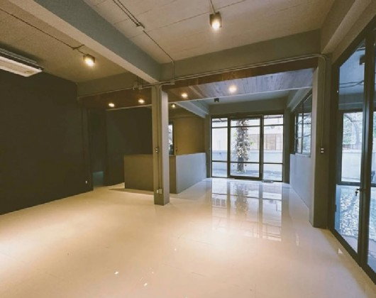 รูป  ให้เช่าอาคารสำนักงาน 2 หลัง สไตล์ loft 3 ชั้น ซอยรัชดาภิเษก 32/ แอร์ทั้งอาคาร /เหมาะเป็นสำนักงาน , Studio , IT Office , ธุรกิจ Online - รูปที่ 8/13