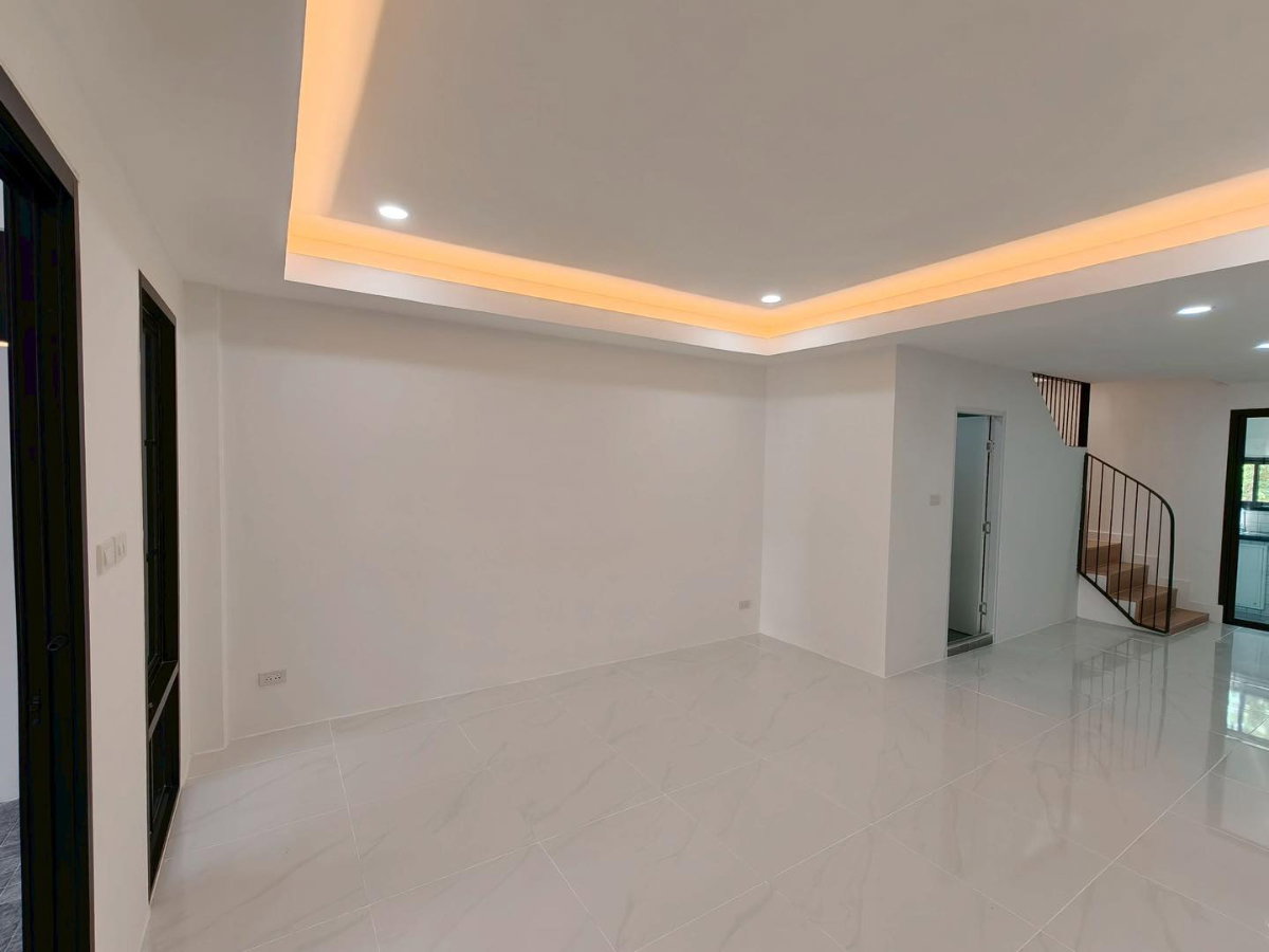 รูป 🏠🔥 ทาวน์โฮม 2 ชั้น ย่านมีนบุรี–รามอินทรา ทำเลฮิต เดินทางง่าย พร้อมอยู่ทันที 🔥🏠 - รูปที่ 15/30