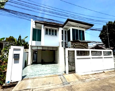 เช่าโฮมออฟฟิศ เขตสวนหลวง : ให้เช่าบ้านเดี่ยว 2 ชั้น ซอยพัฒนาการ 50 / บ้านรีโนเวทใหม่ / ไม่มีเฟอร์นิเจอร์ / แอร์ 6 เครื่อง / อยู่อาศัย หรือ Home Office จดบริษัทได้