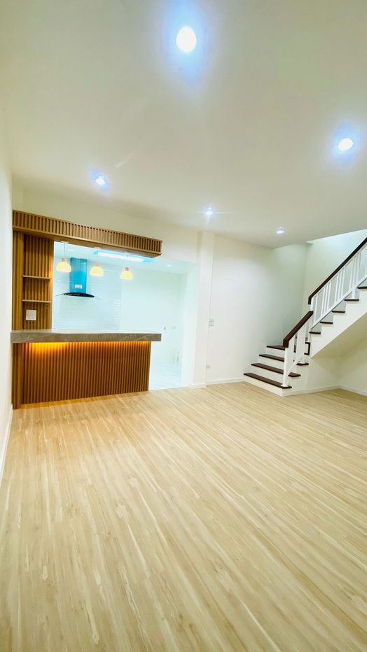 รูป 📣 ขายบ้านรีโนเวท 🚩ทำเลดี ย่านซอยนวลจันทร์ 🏡 ทาวน์เฮ้าส์ 2 ชั้น เนื้อที่ 19.50 ตร.ว. 👉 3 ห้องนอน 2 ห้องน้ำ  ครัวแยก 🎉 ราคาเพียง 2.89 ล้านบาท - รูปที่ 8/19