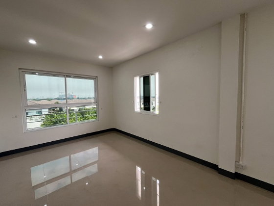 รูป ให้เช่าอาคารสำนักงาน 4 ชั้น ซอยพัฒนาการ 97  / แอร์ 3 เครื่อง (คนเช่าติดเพิ่มเองได้) / จอดรถ 5-6 คัน / เหมาะหลากหลายธุรกิจ จดบริษัทได้ - รูปที่ 9/23