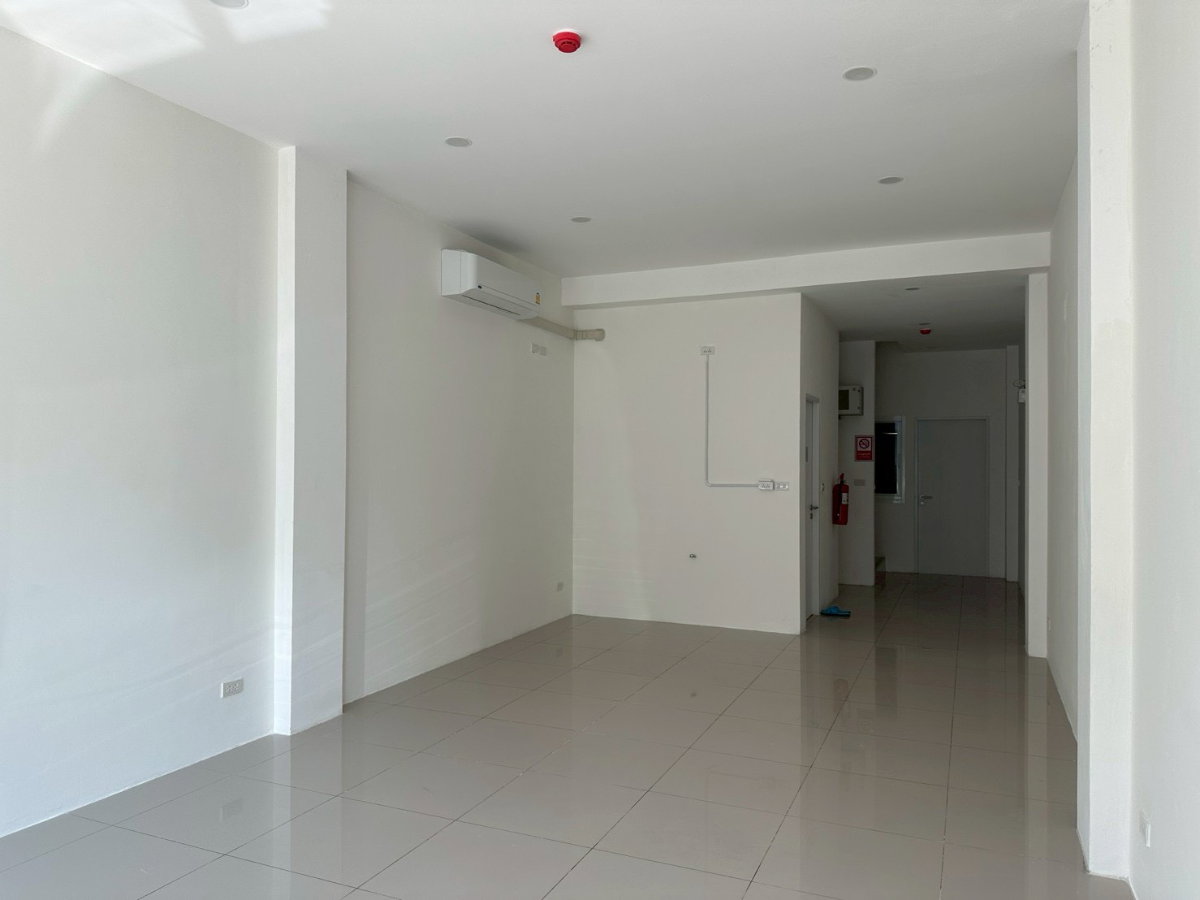 รูป ให้เช่า อาคารพาณิชย์ 3 ชั้น ทำเลดี ตรง Star avenue ใกล้สถานีขนส่งอาเขต ศาลเด็ก Central festival-RW007792 - รูปที่ 7/20