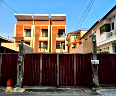 เช่าโฮมออฟฟิศ ถนนพระราม 6 : ให้เช่าทาวน์โฮม 3 ชั้น ซอยอารีย์สัมพันธ์ พหลโยธิน ใกล้ BTS อารีย์ จอดรถ 4-5 คัน แอร์ 4 เครื่อง เหมาะเป็นสำนักงาน จดบริษัทได้