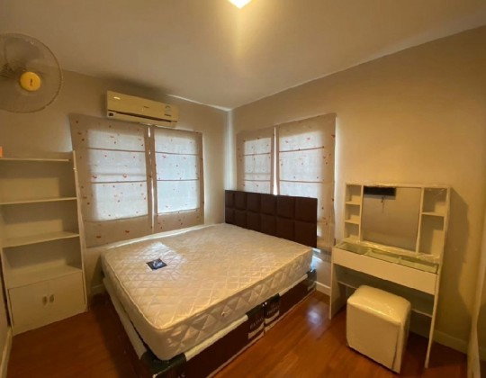 รูป ให้เช่าบ้านเดี่ยว 2 ชั้น หมู่บ้านมัณฑนา เลค วัชรพล ถนนสุขาภิบาล 5 เฟอร์นิเจอร์ครบ อยู่อาศัย เลี้ยงสัตว์ได้ หรือ เป็นสำนักงาน จดบริษัทได้ - รูปที่ 8/12