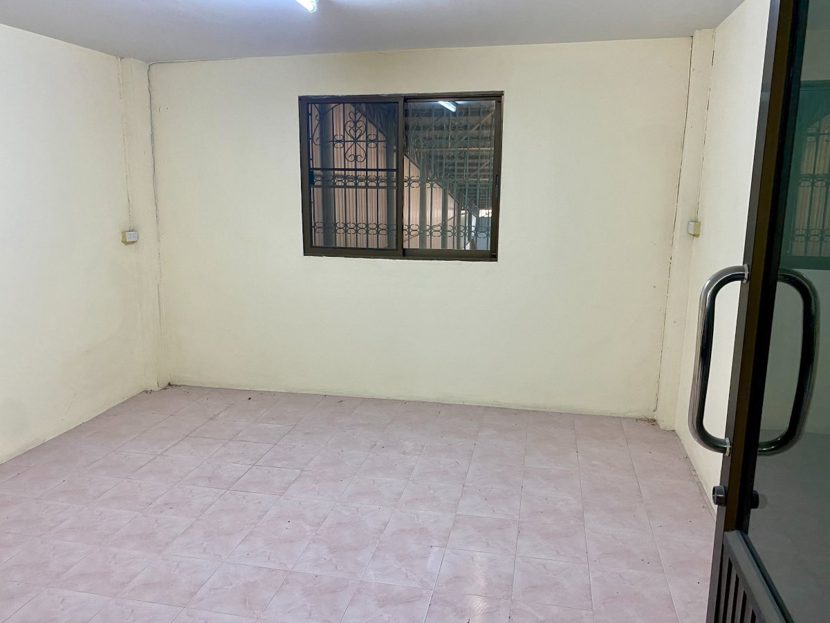 รูป ขายอาคารพาณิชย์ 4 ชั้น 2 คูหา ถ.หนามแดง ตกแต่งแล้วพร้อมเข้าอยู่ แบ่งขายคูหาละ 8.5 ล้าน 50 ตร.ว. ใกล้MRT สถานีศรีด่าน - รูปที่ 6/15