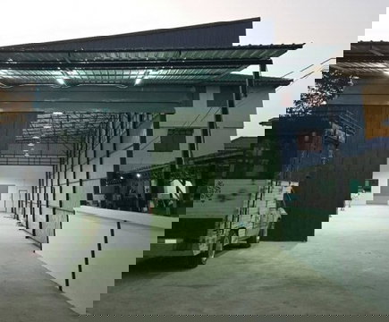 ให้เช่าโกดังพร้อมออฟฟิศ  ซอยกรุงเทพกรีฑา 35 / พื้นที่โกดัง 240 ตารางเมตร / ที่ดิน 100 ตารางวา  / การเดินทางสะดวกมาก 