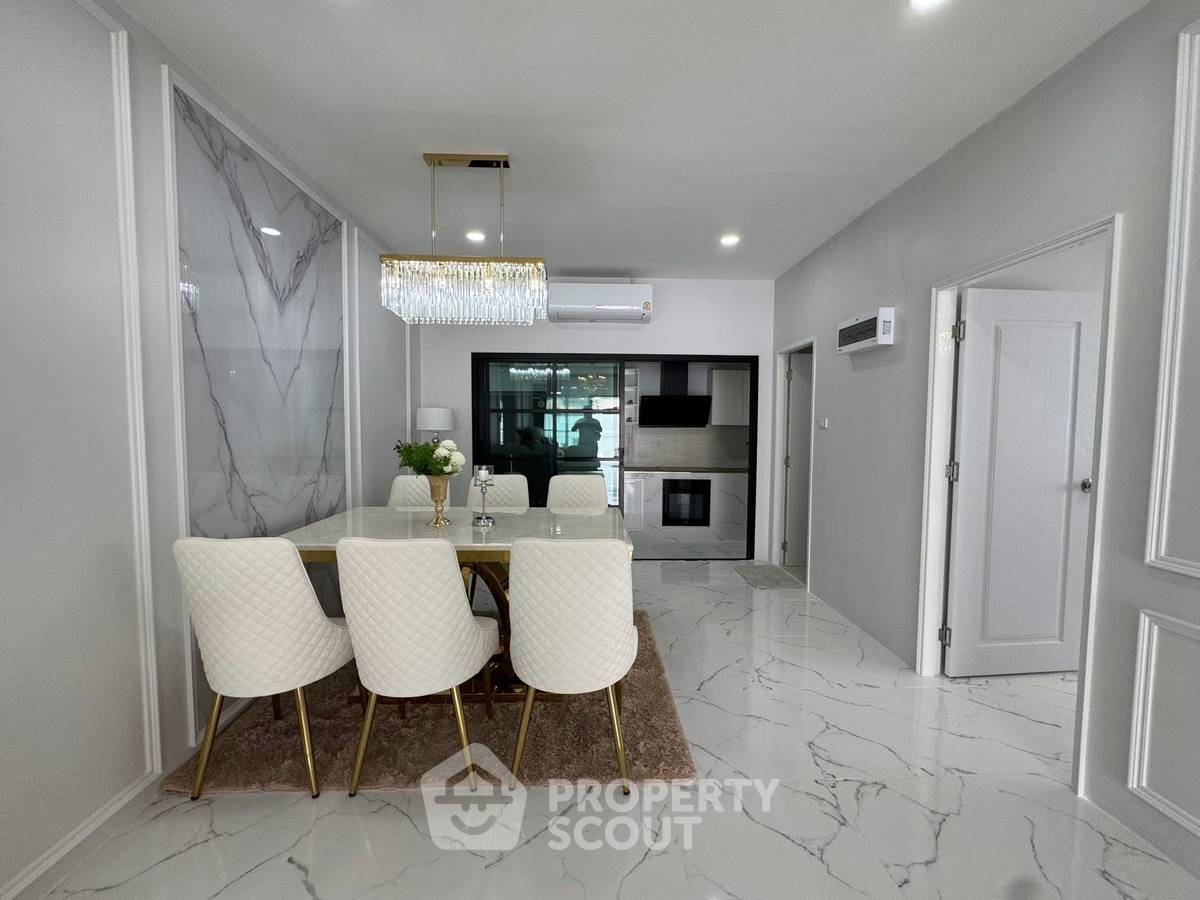 รูป วิลล่า 4-ห้องนอน ใกล้ พัทยาตะวันออก (ID 2761002) - รูปที่ 12/20