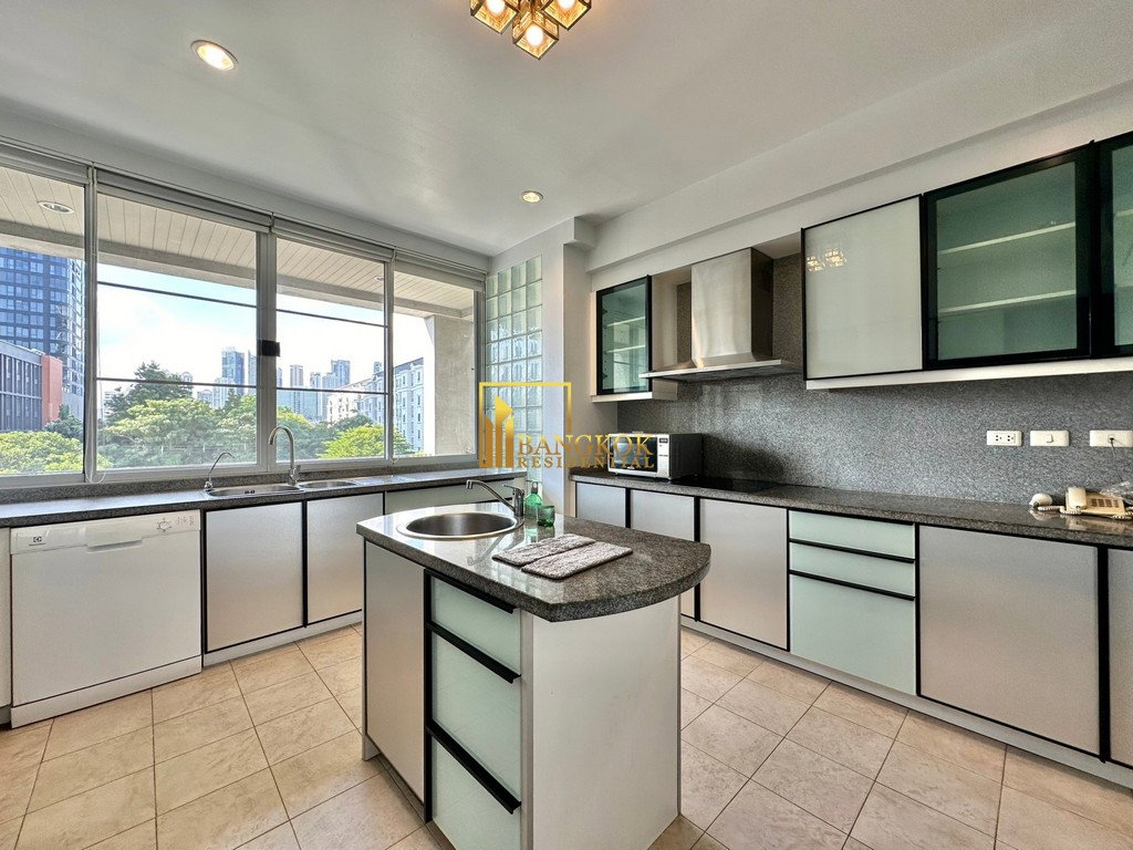 รูป Expansive 4 Bedroom Duplex Apartment For Rent in Thonglor - BR21050AP - รูปที่ 12/49