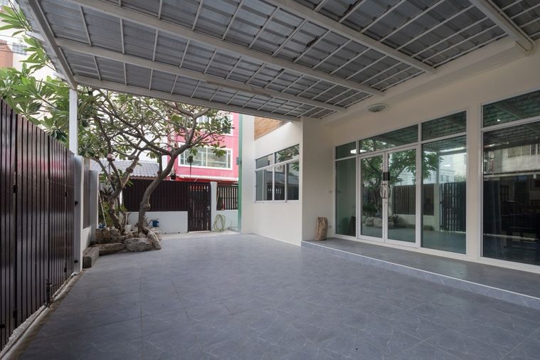 7-bed townhouse for rent, 600 sqm, 58 sq wah, Wang Thonglang