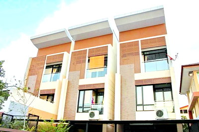 เช่าทาวน์โฮม รร.วชิราวุธวิทยาลัย : ทำเลโดดเด่น 3 นอน 4 น้ำ BTSอารีย์ 750ม. กระทรวงการคลัง 400 ม. ใกล้ และบิ๊กซี สะพานควาย 23ตร.ว.280 ตร.ม.3 ชั้น ถ.พระราม 6