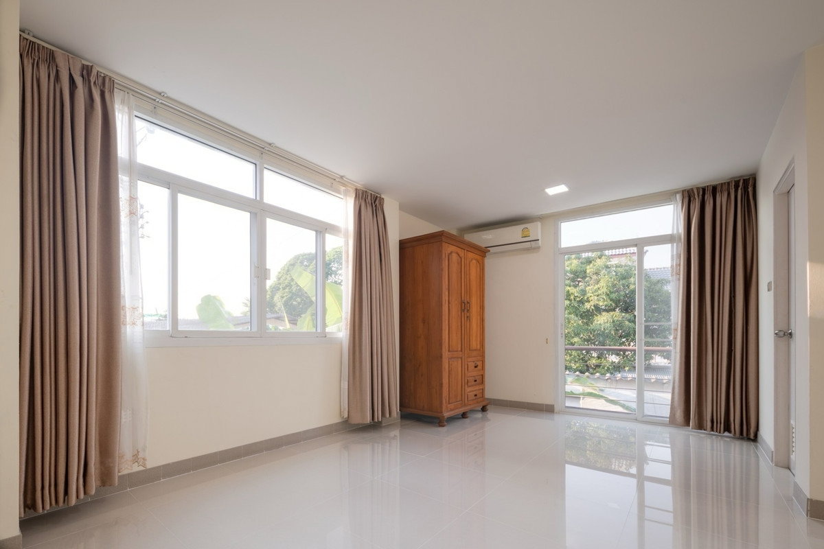 รูป ทาวน์โฮมทำเลลาดพร้าว พร้อมให้เช่า เฟอร์ครบ ใกล้รถไฟฟ้าทั้งสายสีเหลืองและสายสีส้ม 🚃 - รูปที่ 32/49