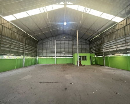  ให้เช่าโกดังพร้อมสำนักงาน ทำเล บางนา ตราด กม. 7 / ซอยบางพลีนิเวศ ติดถนนบางนาตราด ใกล้ เมกะ บางนา / รถใหญ่ เข้าออกได้