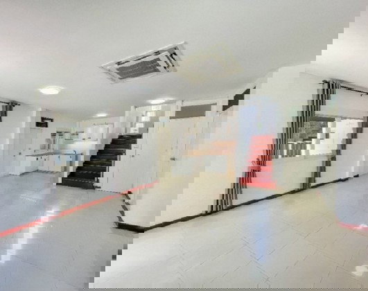 รูป  ให้เช่าบ้านเดี่ยว 2 ชั้น / Home Office ซอยรามอินทรา เข้าซอยไม่ลึก  / ปากซอยรถไฟฟ้า เดินได้ / จอดรถได้ 7 คัน แอร์ทั้งหลัง / เหมาะหลากหลายธุรกิจ - รูปที่ 5/15