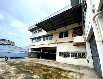 เช่าโรงงาน ถนนสุขสวัสดิ์ : ให้เช่าโรงงาน อาคาร 3 ชั้น  พื้นที่สีม่วง ขอ รง 4 ได้ ซอยสุขสวัสดิ์ 78 พระประแดง พื้นที่โรงงาน 4326 ตารางเมตร มีลิฟท์ขนสินค้า รถใหญ่เข้าออกได้ 