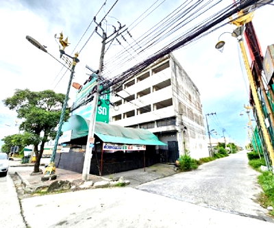 เช่าอาคารพาณิชย์ สมุทรปราการ :  ให้เช่าอาคารพาณิชย์ , Show room 4.5 ชั้น 4 คูหาตีทะลุ / ริมถนนกิ่งแก้ว/ จอดรถได้ 20 คัน / ให้ Grace period 3 เดือนตกแต่ง ให้เช่าในสภาพนี้ 