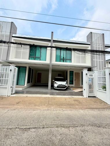 ให้เช่าทาวน์โฮม 4 ห้องนอน 490 ตร.ม. 50 ตร.ว. เขตวัฒนา
