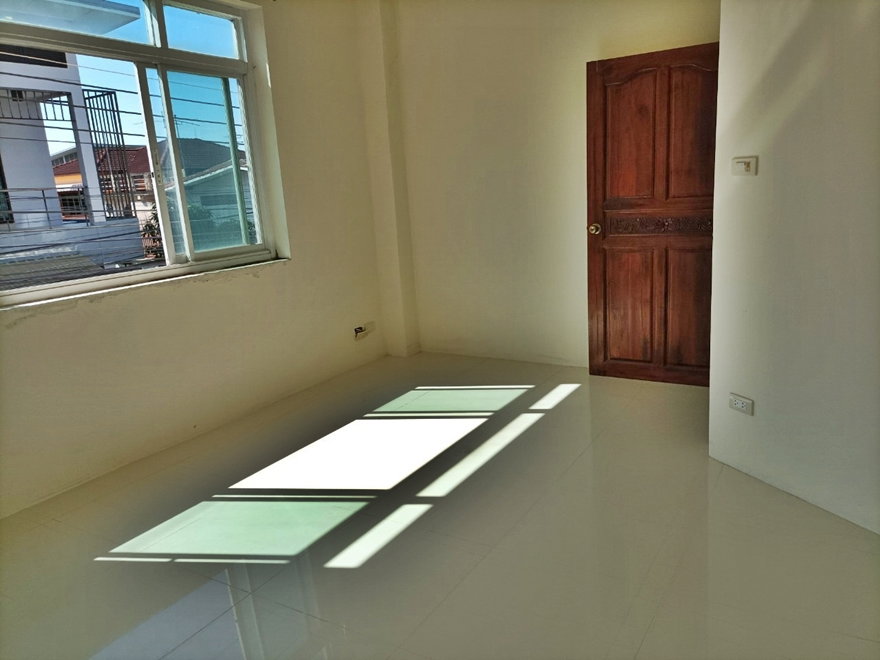 รูป ทาวน์เฮ้าส์ 3 ชั้น โครงการ สวนนารายณ์ (หลังมุม) ซอยช้างเผือก 3 ช้างเผือก อ.เมืองนครราชสีมา จ.นครราชสีมา (ราคาถูก! 2,500,000 บาท) - รูปที่ 13/16