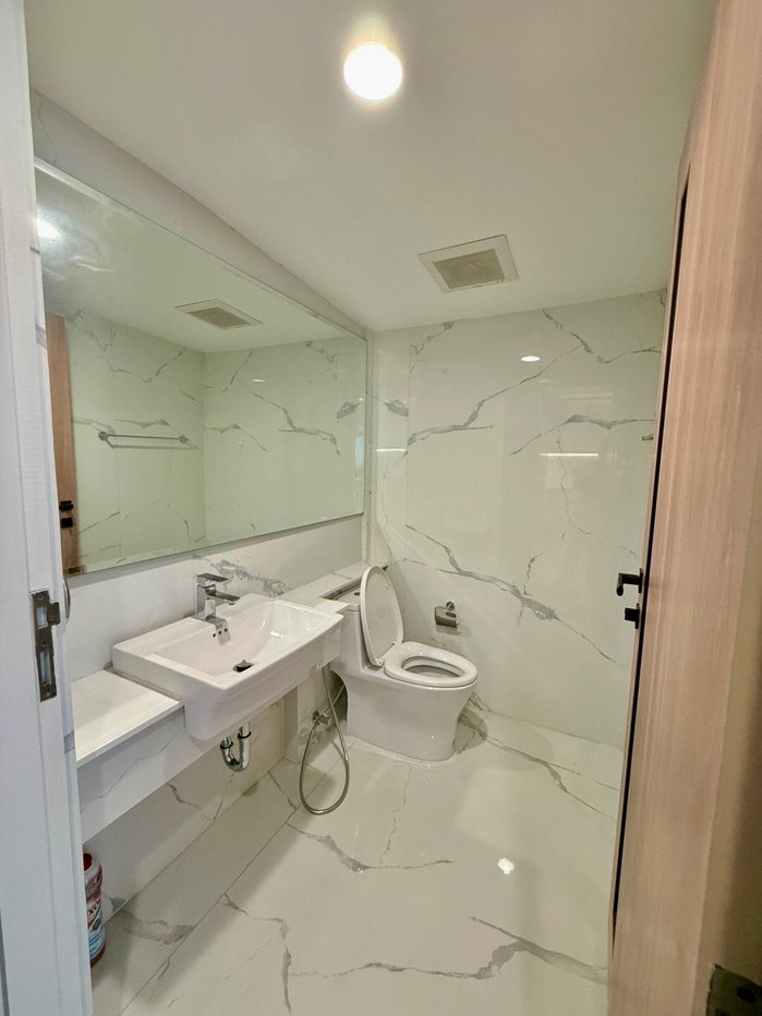 รูป ให้เช่าทาวน์โฮมหรู Klang Ni Was Sukhumvit 49 ทำเลทองกลางสุขุมวิท พื้นที่ใช้สอยใหญ่ พร้อมอยู่ เดินทางสะดวก เข้าออกได้หลายเส้นทาง (เลี้ยงสัตว์ได้) - รูปที่ 8/25