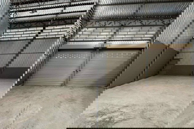 รูป ให้เช่าโกดังพร้อมสำนักงาน พื้นที่ 200 ตารางเมตร /รองรับน้ำหนัก 2 ตัน/ตร.ม. / ทำเล ซอยประชาอุทิศ 90 สมุทรปราการ/ รถสิบล้อ เข้าออก สะดวก - รูปที่ 5/8